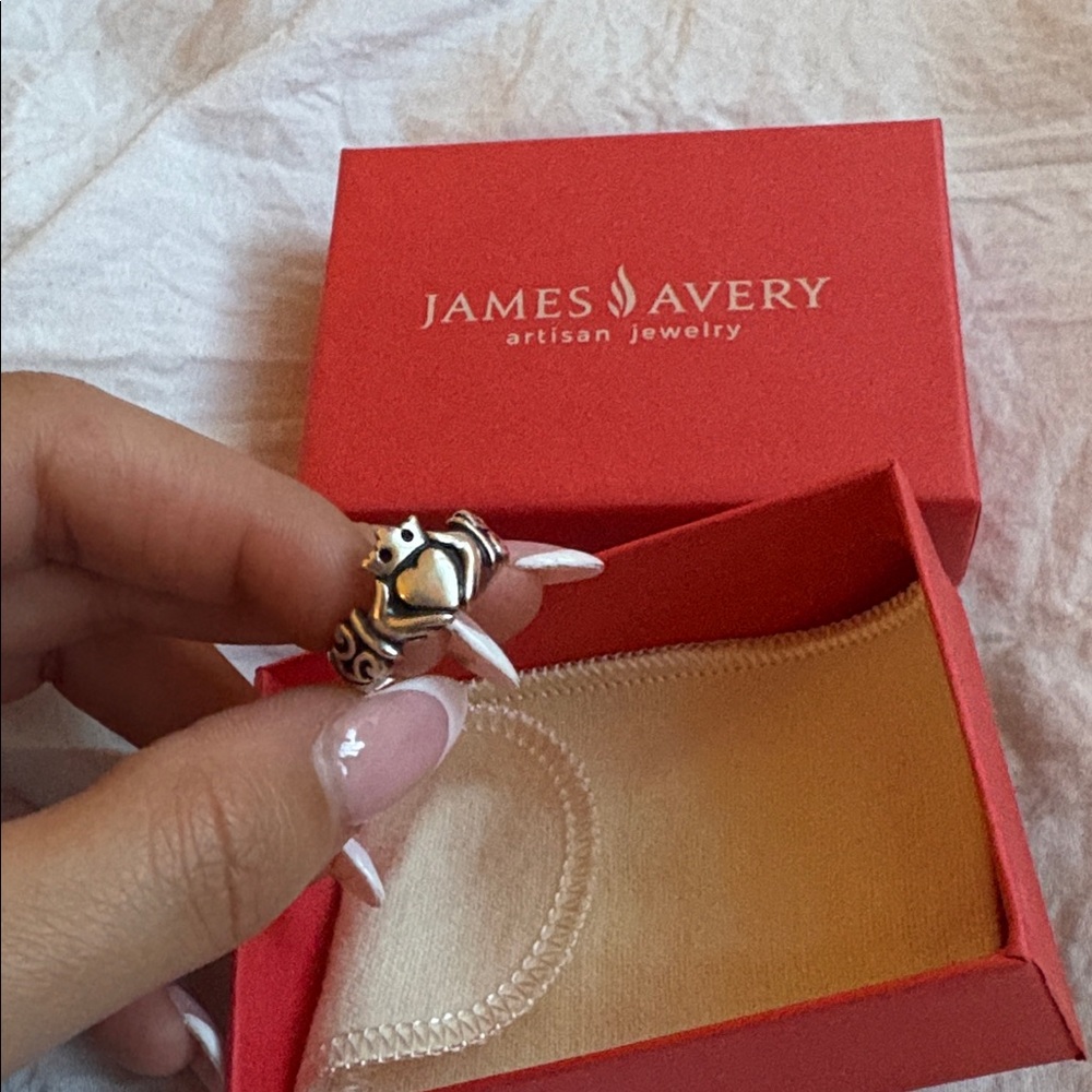 Retired James Avery claddagh ring. size 6